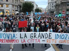 Il corteo contro l'ovovia (Lasorte)