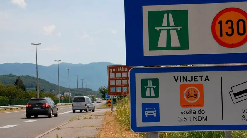 Bumbaca Gorizia Vinjeta vinjete prvi dan uvedbe sistema cestninjenja z vinjeto za osebna vozila do 3,5t