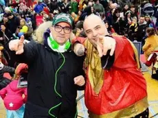 Pappo dj (a sinistra) con il collega Mauro Manni a Carnevale in piazza Unità