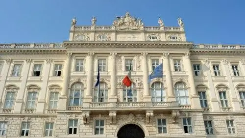 La sede della giunta regionale, in piazza Unità