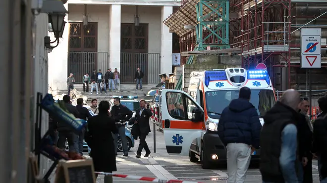 Lasorte Trieste 12/03/14 - Piazza Vecchia, Questura, Tentato Suicidio