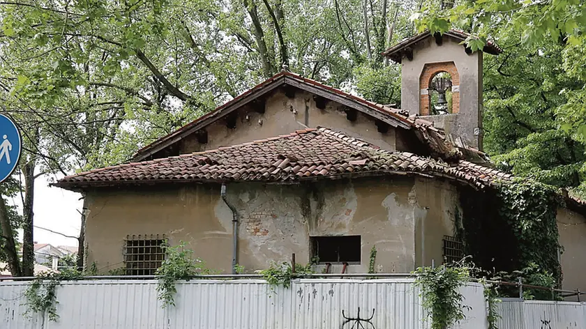 Costruita nel 1922 aveva annesso la sala autoptica e l’obitorio. Al suo interno non c’erano opere d’arte di grande pregio valore ma è il valore sentimentale che conta. Foto Bonaventura