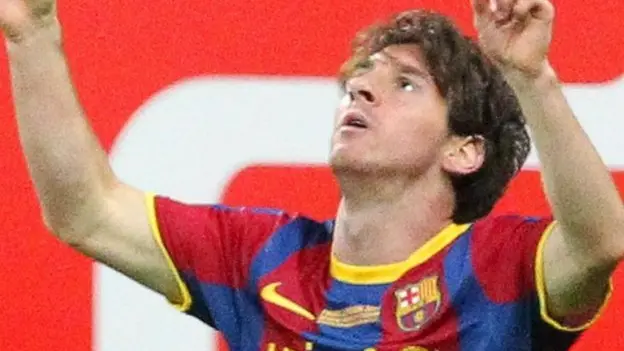 epa02756756 FC Barcelona's Lionel Messi celebrates after scoring the 2-1 lead during the UEFA Champions League final between FC Barcelona and Manchester United at the Wembley Stadium, London, Britain, 28 May 2011. EPA/LINDSEY PARNABY