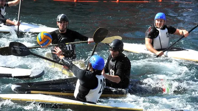 Foto Bruni 13.04.13 Canoisti in gara nel canale di Ponte Rosso