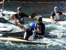 Foto Bruni 13.04.13 Canoisti in gara nel canale di Ponte Rosso