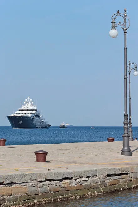 Silvano Trieste 2018-08-20 L'arrivo dello Super Yacht Ulysses