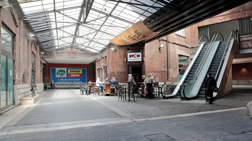 Silvano Trieste 2021-05-20 Comprensorio Stock di Roiano, fori commerciali vuoti ai piani alti e di commercianti della zona