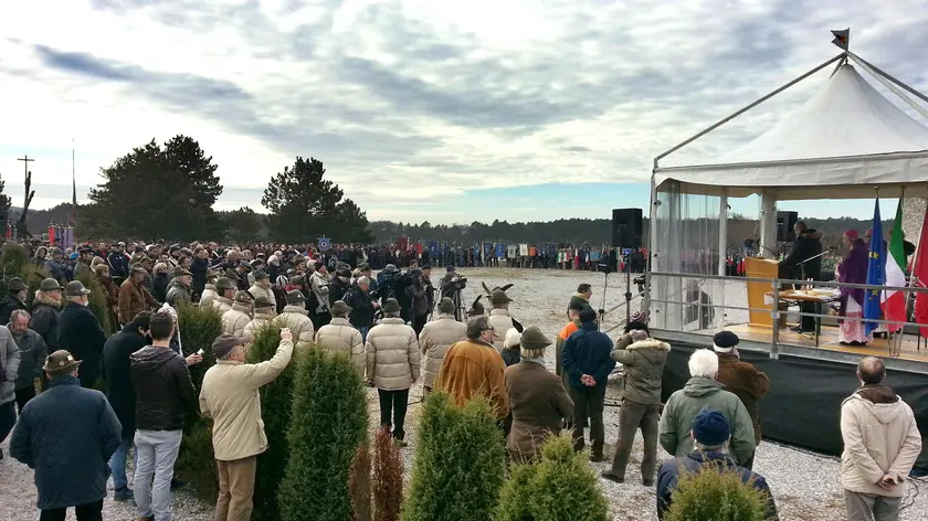 La cerimonia alla foiba di Basovizza (foto Lasorte)