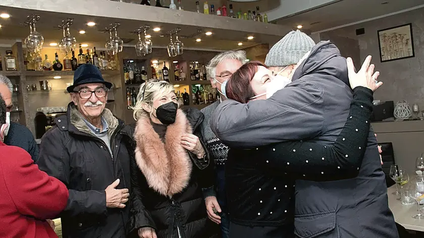 Cristiana Morsolin festeggiata dai suoi sostenitori Foto Bonaventura.