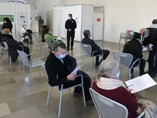 In fila per la vaccinazione in Porto vecchio