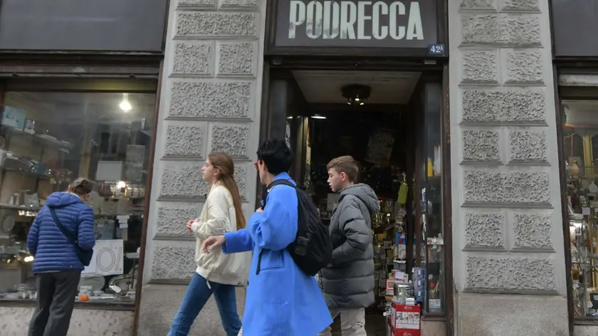 Il negozio Podrecca di via Mazzini, che chiuderà il 15 aprile. Foto Bruni