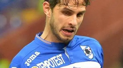 Sampdoria's Andrea Ranocchia (R) and Atalanta's Mauricio Pinilla (L) in action during the Italian Serie A soccer match Uc Sampdoria vs Atalanta at Luigi Ferraris stadium in Genoa, Italy, 14 February 2016. ANSA/LUCA ZENNARO