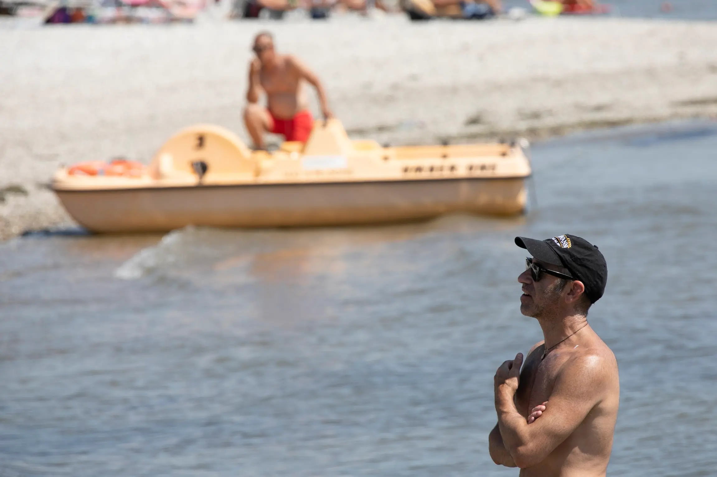 Stabilimenti balneari pieni a Marina Julia. In tanti, compresi turisti stranieri provenienti dalla Francia e dalla Germania, hanno deciso di trascorrere la giornata di Ferragosto nel lido di Monfalcone. Fotoservizio di Katia Bonaventura