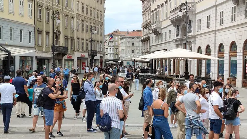 Turisti in centro a Trieste