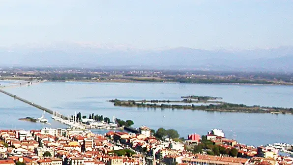 GRADO - panorama - sullo sfondo Belvedere