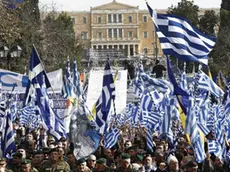 epa06496070 Protesters hold Greek flags and shout slogans during a massive rally over the name of the Former Yugoslav Republic of Macedonia (FYROM) against to its use of the name 'Macedonia' amid a revival of efforts to find a solution between the two countries, in Athens, Greece, 04 February 2018. EPA/ALEXANDROS VLACHOS