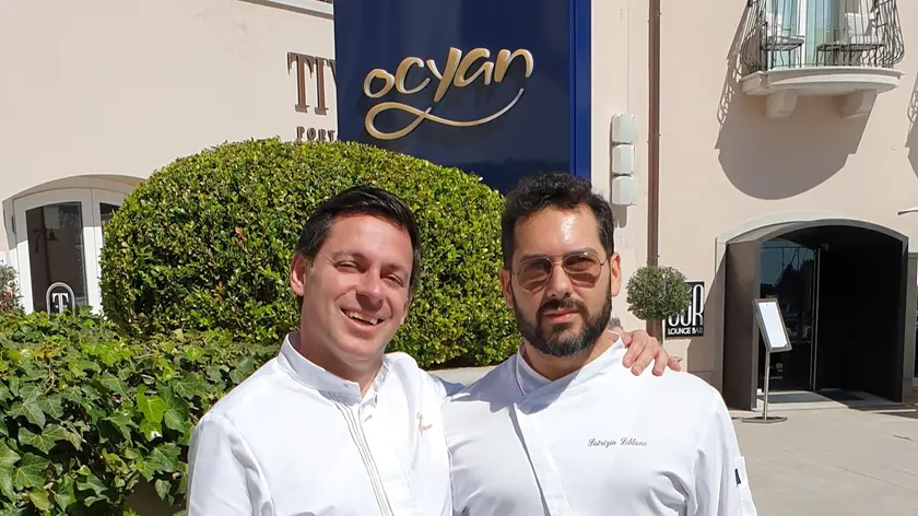 Lo chef Giovanni Giammarino assieme al suo vice Patrizio Leblanc a Portopiccolo