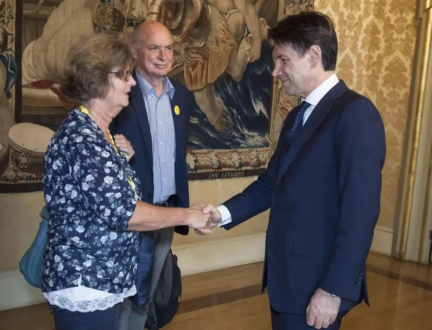 Il presidente del Consiglio, Giuseppe Conte, durante il suo incontro con i genitori di Giulio Regeni, il ricercatore ucciso in Egitto, a Palazzo Chigi, Roma, 13 luglio 2018. ANSA/UFFICIO STAMPA PALAZZO CHIGI/FILIPPO ATTILI +++ ANSA PROVIDES ACCESS TO THIS HANDOUT PHOTO TO BE USED SOLELY TO ILLUSTRATE NEWS REPORTING OR COMMENTARY ON THE FACTS OR EVENTS DEPICTED IN THIS IMAGE; NO ARCHIVING; NO LICENSING +++