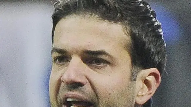 Inter Milan head coach Andrea Stramaccioni gives instructions during their Italy Cup soccer match beteween Inter Milan and Hellas Verona at the Giuseppe Meazza stadium in Milan, Italy, 18 December 2012. ANSA/DANIEL DAL ZENNARO