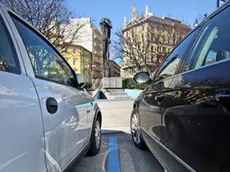 I parcheggi stretti di piazza Oberdan (Lasorte)