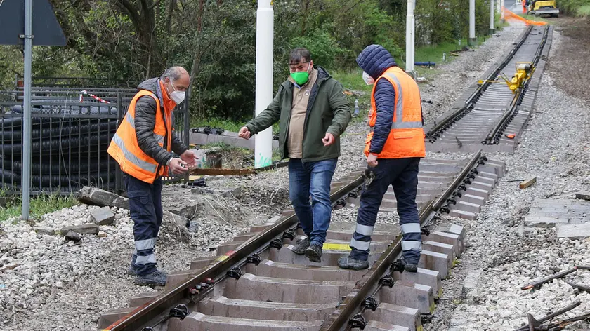 Lasorte Trieste 11/04/21 - Via Commerciale, Campo Cologna, Posizionamento Traversine Tram