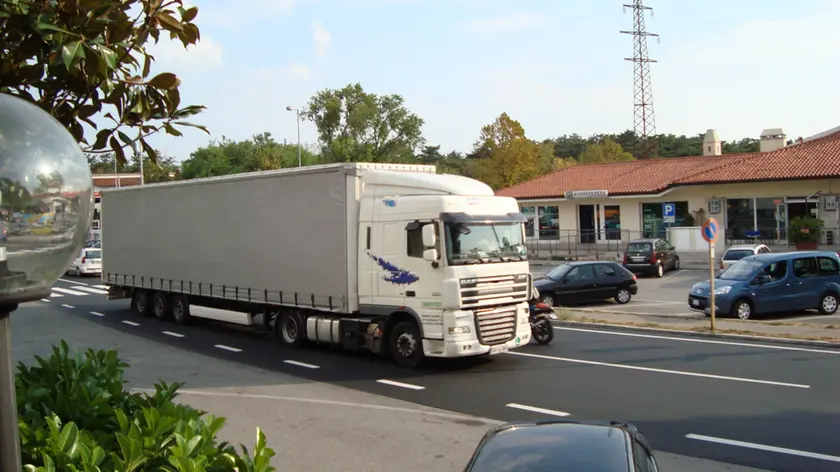 Un Tir a Sistiana in una foto di archivio