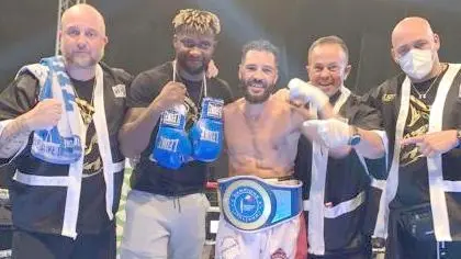 Hassan Nourdine, battuto Broili, con la cintura di campione italiano