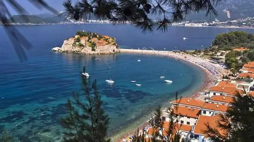 Buongiorno Francesco, come da accordi con Jacopo, in allegato le trasmetto due immagini di Budva, la sede di Adriatic Sea Forum 2017. Un cordiale saluto, buon lavoro. Elisa Pirino Assistant Barabino & Partners S.p.A.