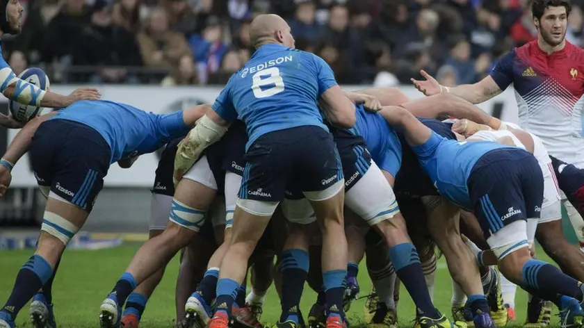 France's Sebastien Bezy, right, gestures, during the Six Nations tournament rugby match between France and Italy, at Stade de France in Saint-Denis, north of Paris, Saturday Feb. 6, 2016. (ANSA/AP Photo/Jacques Brinon)