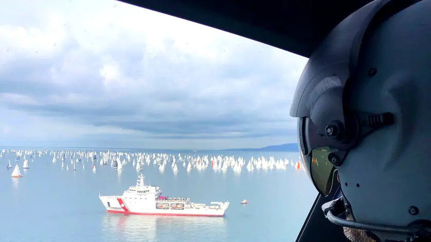 Il lavoro della Guardia costiera di Trieste alla Barcolana 56 vista dall'elicottero