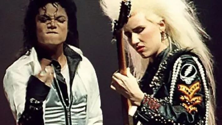 La chitarrista Jennifer Batten con Michael Jackson