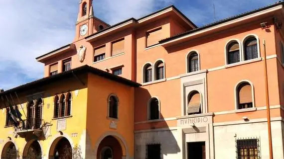 Foto BRUNI TRieste 15 03 10 Muggia:il centro-il Municipio