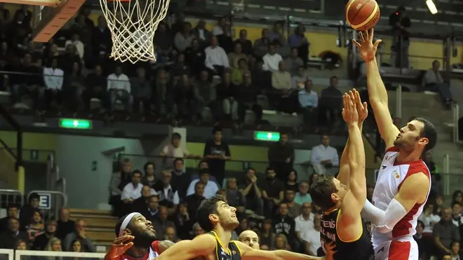 Foto Bruni 20.10.13 Basket:Trieste batte Verona 79-77-Diliegro,il gancio