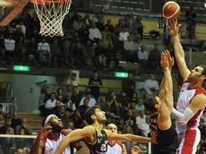 Foto Bruni 20.10.13 Basket:Trieste batte Verona 79-77-Diliegro,il gancio