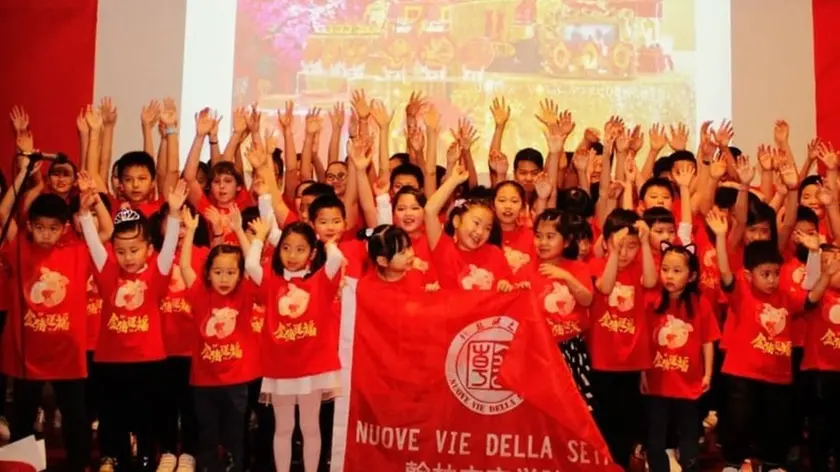 Bimbi dell'associazione La nuova via della seta