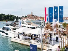 L’Aci marina di Rovigno con alle spalle la città vecchia.. Foto Aci Marina croatia