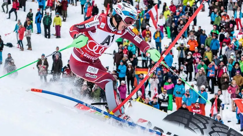 epa05123083 Henrik Kristoffersen of Norway in action during the 1st run of men's Slalom Race at the FIS Ski Alpine World Cup in Kitzbuehel, Austria, 24 January 2016. EPA/EXPA/JFK