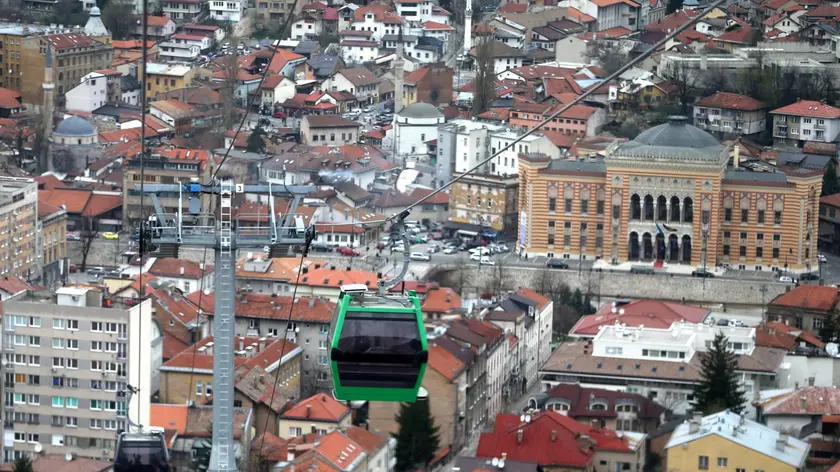Panoramica della città di Sarajevo vista dal monte Trebevic
