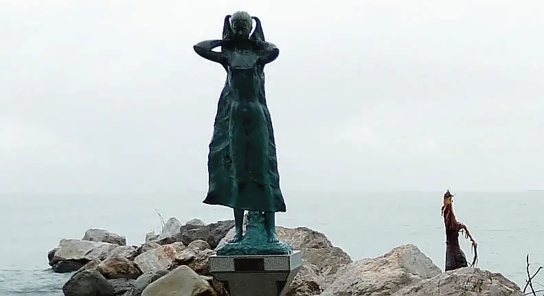 Lasorte Trieste 09/11/10 - Barcola, Statua La Mula de Trieste, Tronchi