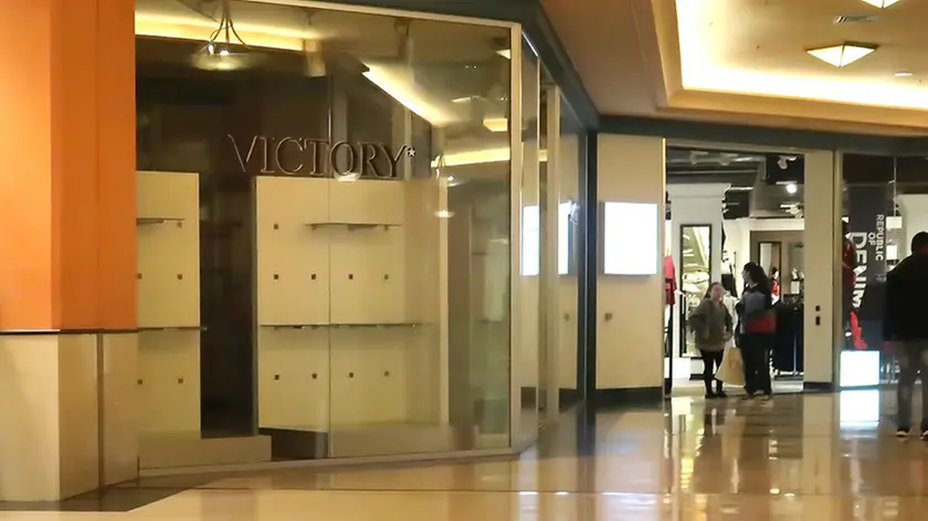 Lasorte Trieste 06/11/18 - Centro Commerciale Torri d'Europa, Negozio Victory Chiuso