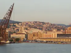 Il molo quarto e l'Ursus visti dal mare (Foto Lasorte)