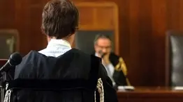 TOGA AVVOCATO AULA TRIBUNALE