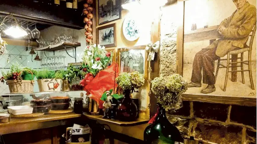 La Trattoria Alla Sorgente nell’omonima via di Trieste è uno dei locali tradizionali della città. Francesca Schillaci la racconta come luogo di incontri e di cultura