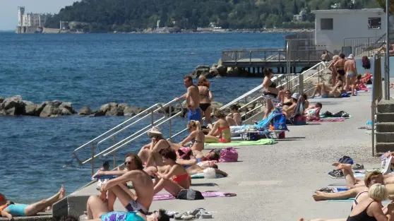 Domenica di caldo estivo quella di doamni