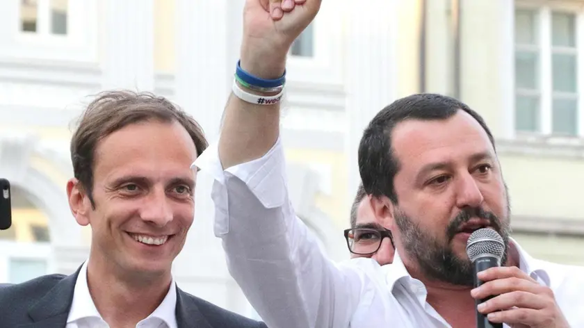 Matteo Salvini con Massimiliano Fedriga in piazza della Borsa, a Trieste, per la campagna elettorale delle regionali