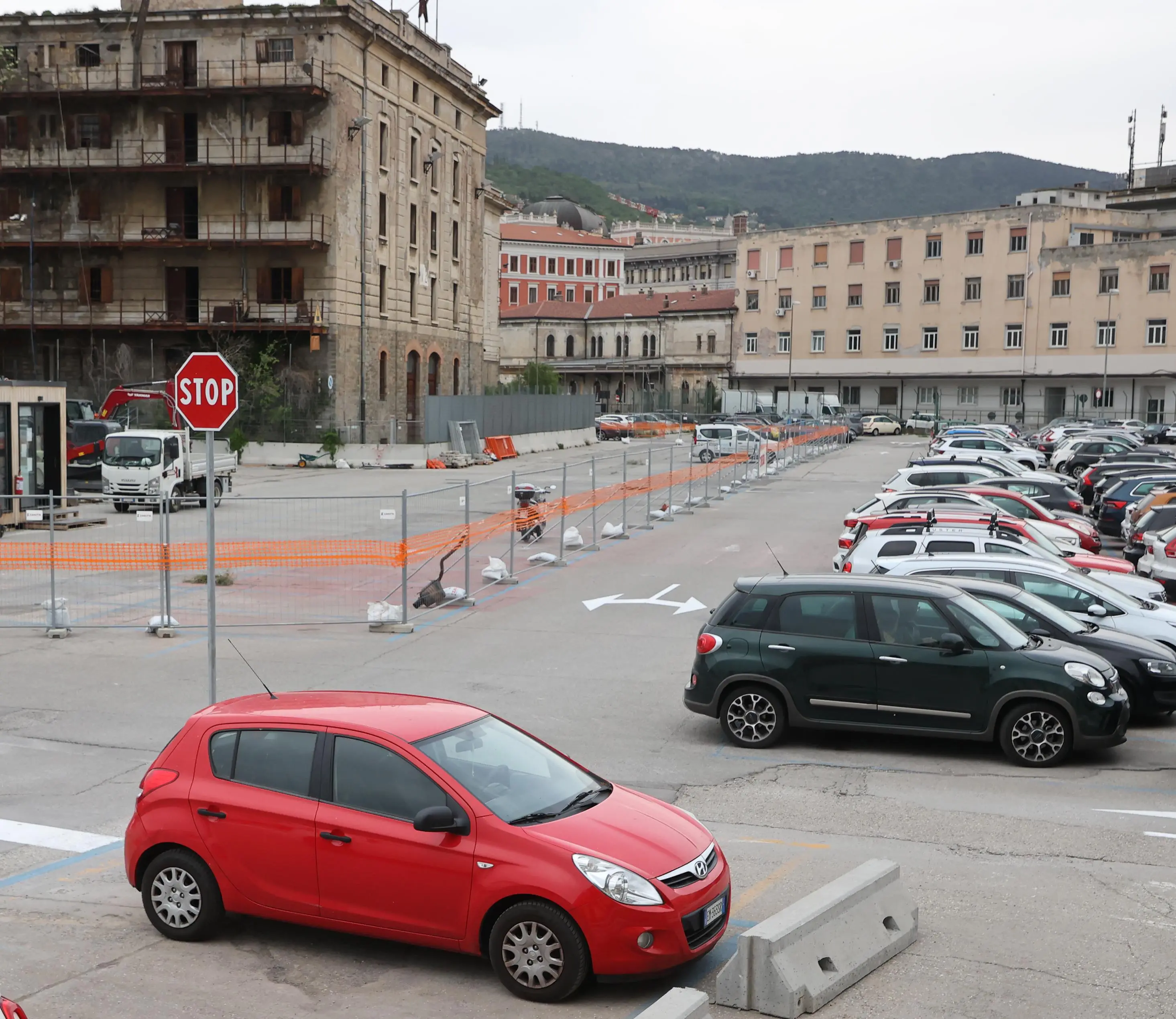 L’area recintata all’interno del Molo IV dove sono stati rimossi gli stalli Fotoservizio Andrea Lasorte