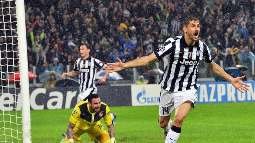 Juventus' Fernando Llorente jubilates after scoring the goal during the Uefa Champions League soccer match Juventus FC vs Olympiacos Piraeus FC at Juventus Stadium in Turin, Italy, 04 November 2014. ANSA/ANDREA DI MARCO