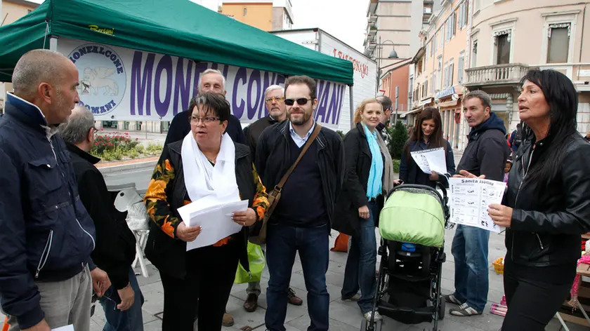 Bonaventura Monfalcone-10.10.2015 Volantinaggio-Problemi della sanità-Piazza della Repubblica-Monfalcone-foto di Katia Bonaventura