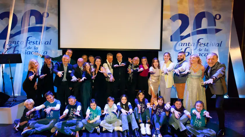 Una foto di gruppo del cantafestival (Bonaventura)