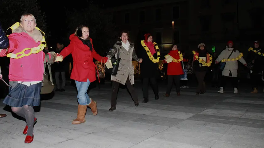 Bonaventura Monfalcone-14.02.2013 Flash mob contro la violenza sulle donne-Piazza della Repubblica-Monfalcone-foto di Katia Bonaventura